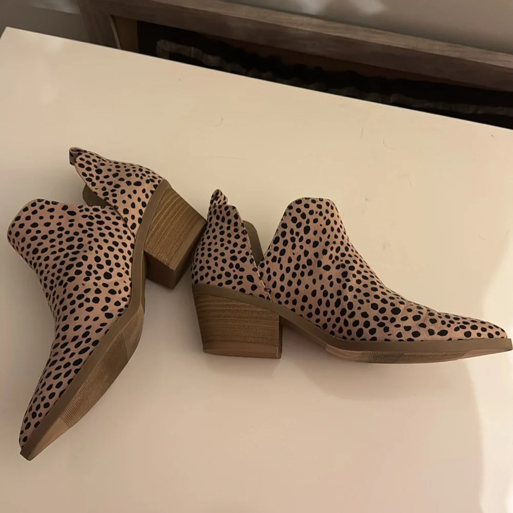 Universal Thread Leopard Booties - Picture 5 of 10